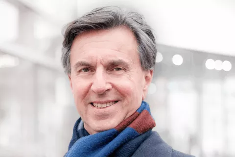 Alan Roth's Headshot